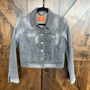 SOLD Levi’s trucker jacket. Grey. Size small